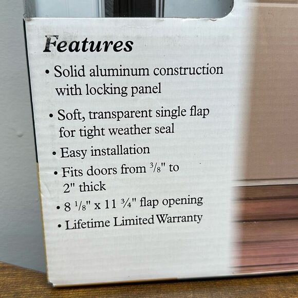 PetSafe Freedom Aluminum Pet Door Medium Dogs Up To 40lbs 8 1/8 11 3/4 Opening - Picture 2 of 7